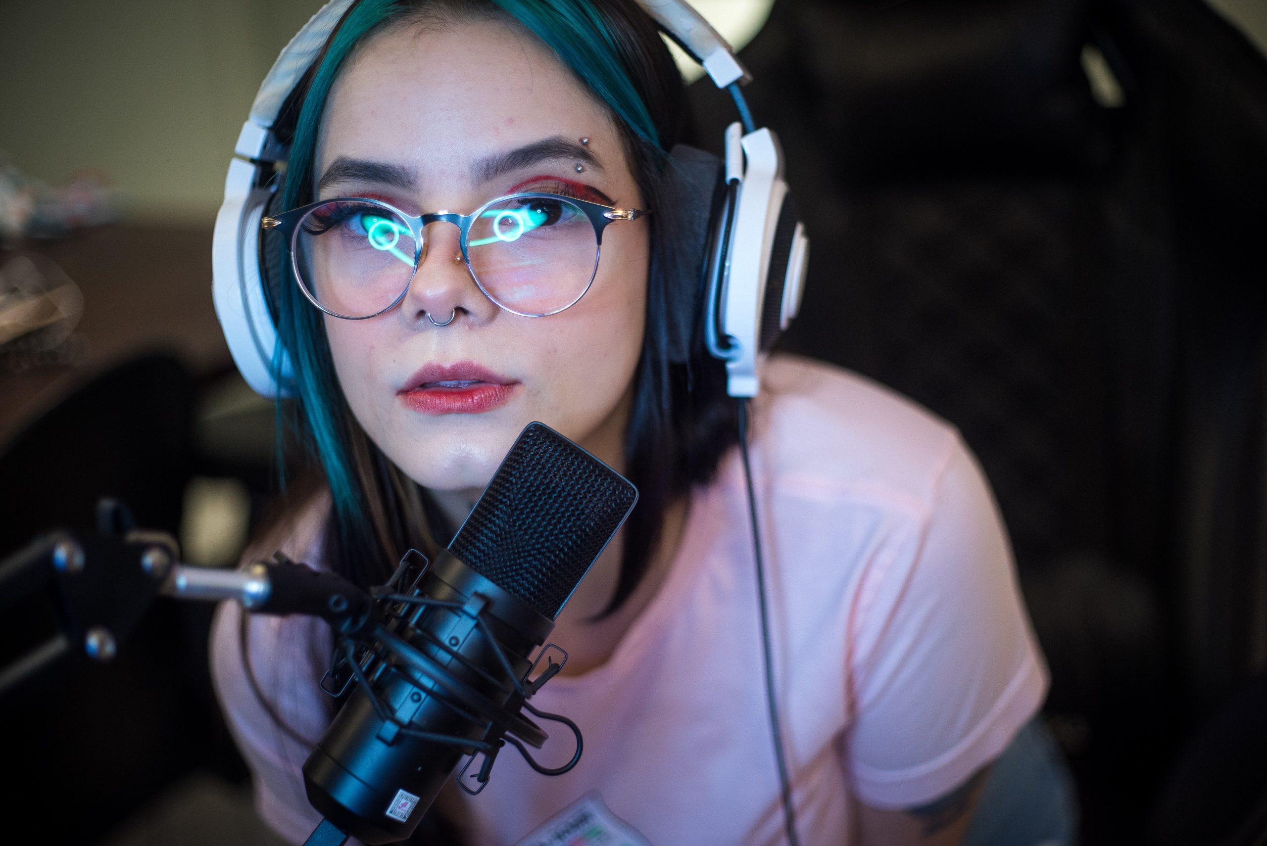 Top Female Streamers To Watch Drop In Gaming 